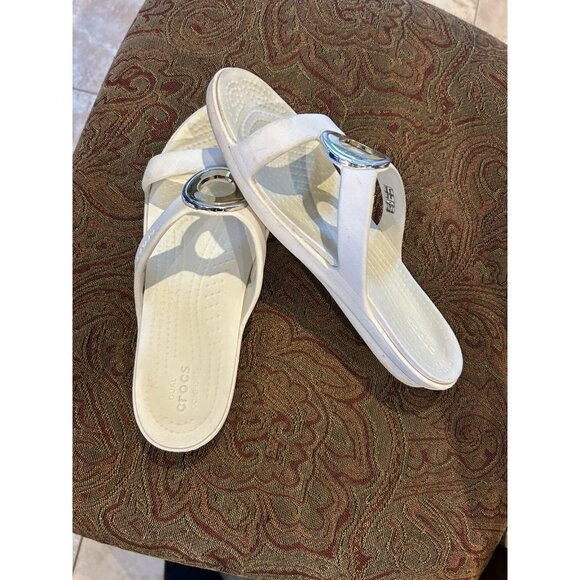 Rare WHITE Crocs Sanrah Beveled Silver/Gold Circle Slide Sandal - SZ 9 - Picture 2 of 5
